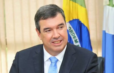 Imagem da notícia À frente em todos os cenários, Eduardo Riedel seria reeleito para o Governo de MS se eleição fosse hoje